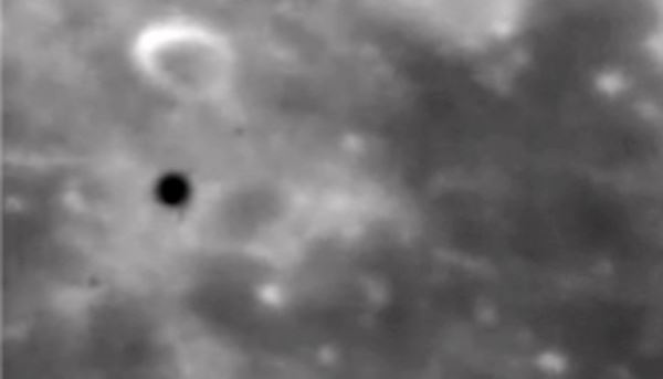 НЛО над Луной случайно заметил итальянский астроном (ВИДЕО)