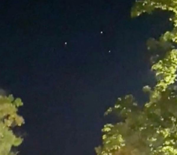 Огромный треугольный НЛО пролетел в ночном небе над Нью-Джерси, США