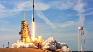SpaceX осуществила запуск с рекордным количеством спутников