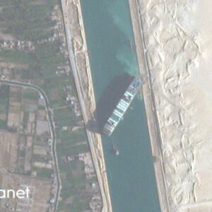 Спутники сфотографировали судно, перегородившее Суэцкий канал