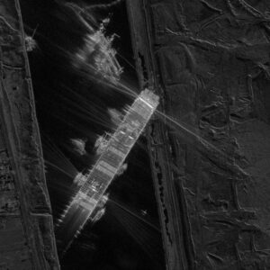 Спутники сфотографировали судно, перегородившее Суэцкий канал