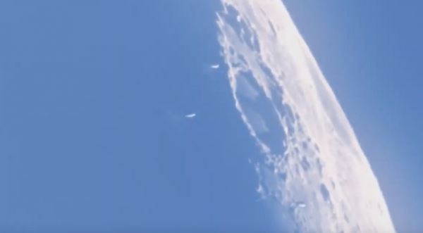 Три огромных НЛО пронеслись над Луной (ВИДЕО)